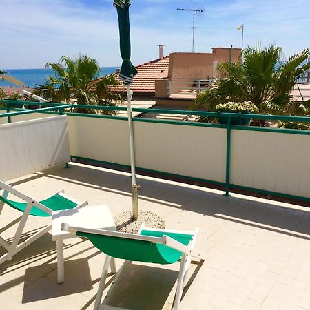 Lungomare Hotel マリーナ・ディ・チェーチナ 部屋 写真