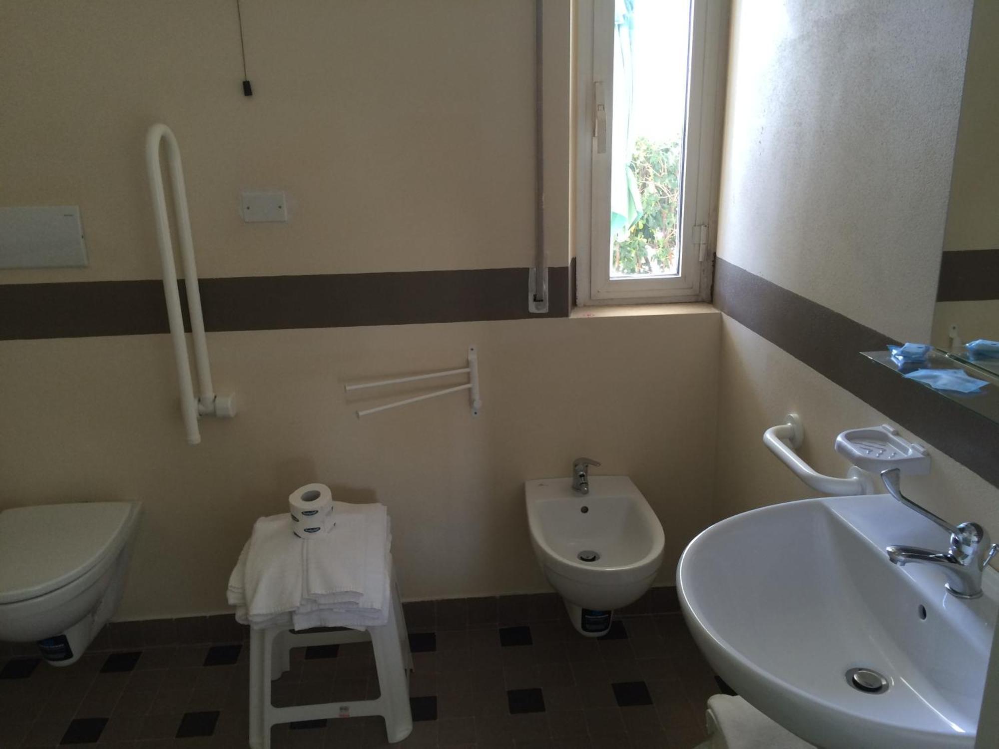 Lungomare Hotel マリーナ・ディ・チェーチナ 部屋 写真