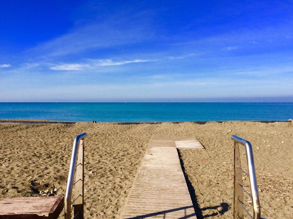 Lungomare Hotel マリーナ・ディ・チェーチナ エクステリア 写真