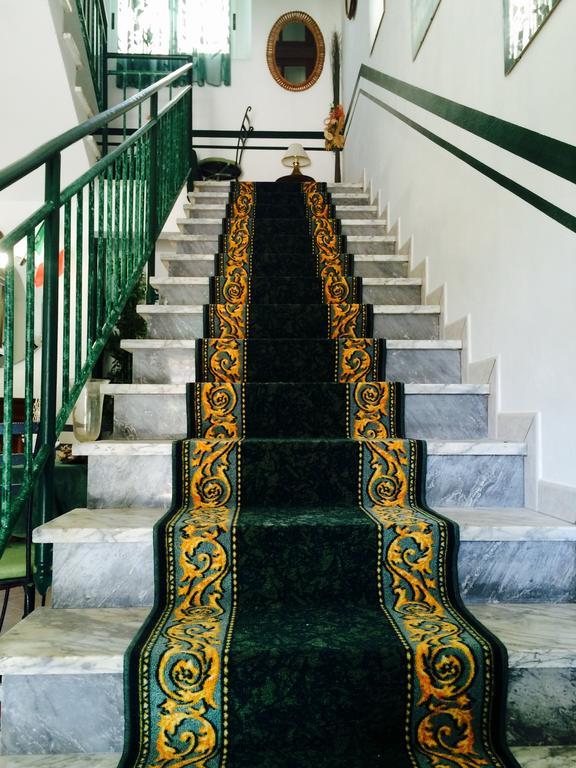 Lungomare Hotel マリーナ・ディ・チェーチナ エクステリア 写真