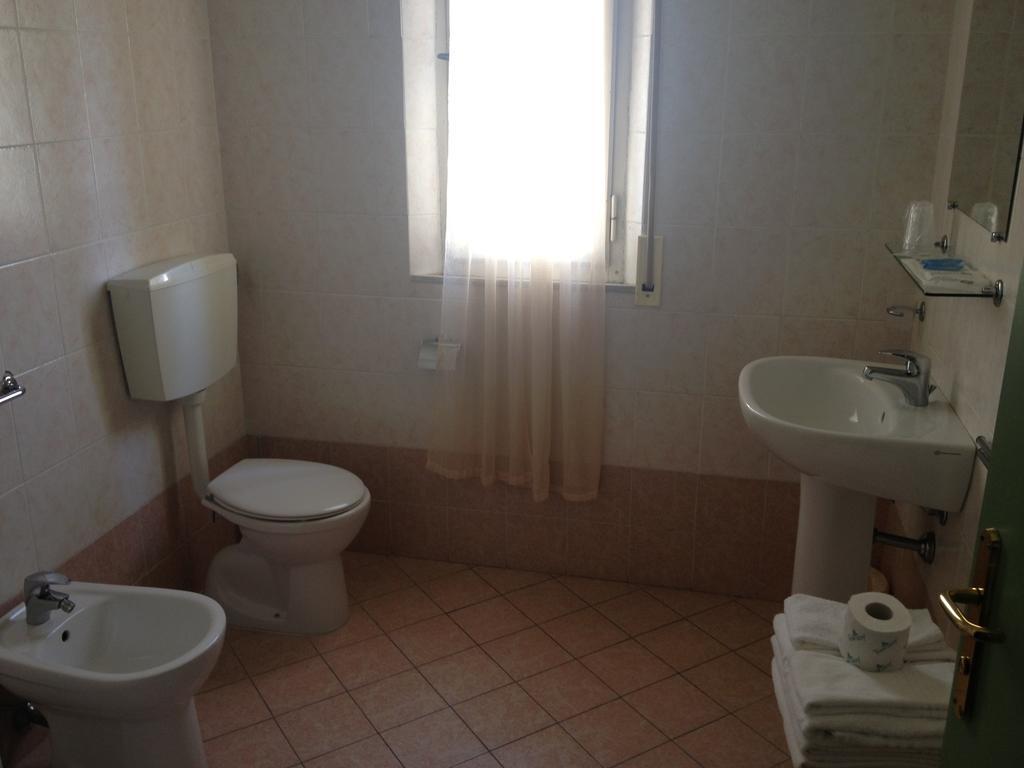 Lungomare Hotel マリーナ・ディ・チェーチナ 部屋 写真