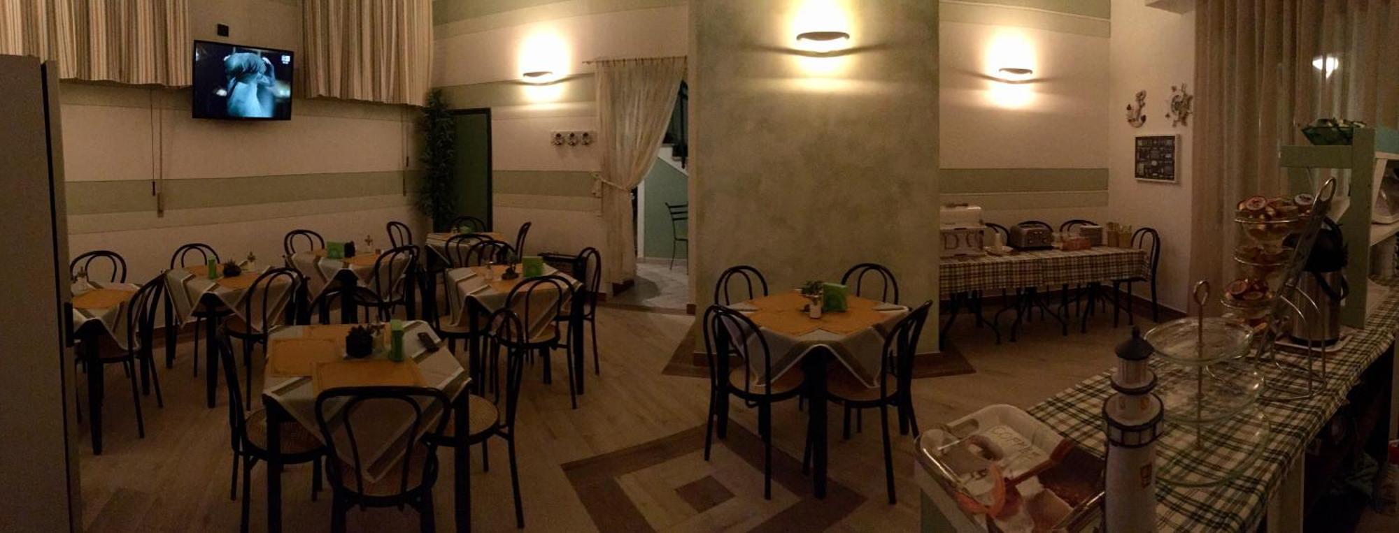 Lungomare Hotel マリーナ・ディ・チェーチナ エクステリア 写真